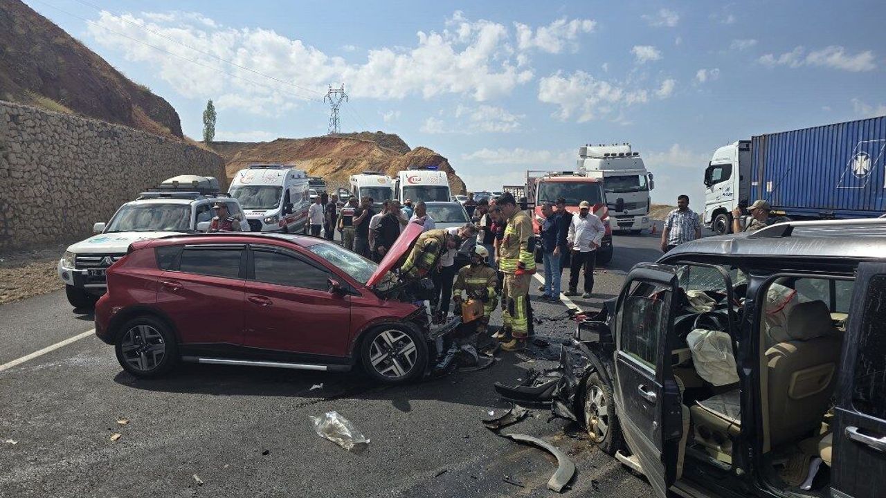 Bingöl’de trafik kazası: 6 yaralı