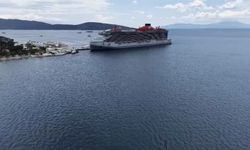 Dev kruvaziyer gemiler, 2 bin 636 turistle Bodrum'a geldi