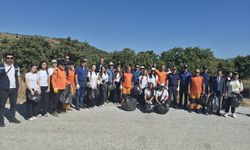 Tarihi yolda 3,5 ton atık toplandı