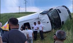Yolcu minibüsü takla attı: 15 yaralı