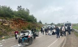 Otomobil ile servis otobüsü çarpıştı: 6 yaralı