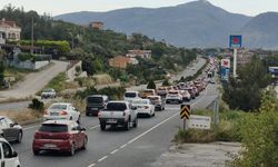 Tatilciler Muğla'ya akın etti: Araç kuyruğu 22 kilometreye ulaştı