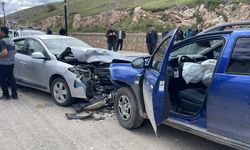 Kafa kafaya çarpıştılar, 8 kişi yaralandı