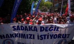 İzmir'de TİS görüşmelerinden sonuç alamayan Büyükşehir Belediyesi işçileri iş bıraktı