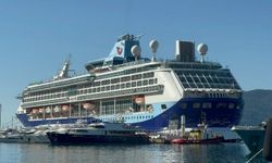 Dev gemi 2 bin500 yolcusu ile Marmaris Limanı’na demirledi