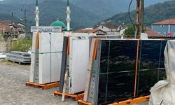 Mermer blokların arasında kalan işçi ağır yaralandı