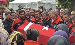 Eşi tabutuna son kez sarıldı, babası namazını kıldırdı