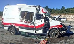 Ambulans ile Tır çarpıştı: 1 ölü, 4 yaralı