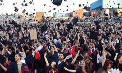 Anadolu Üniversitesi'nde mezuniyet sevinci
