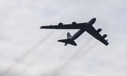 B-52 bombardıman uçağı düştü