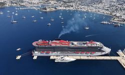 Dev kruvaziyer Scarlet Lady Bodrum’a yanaştı