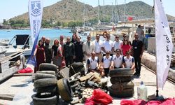 Dalgıçlar 850 kilo atık çıkardı