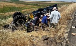 Takla atan traktörün altında kalan sürücüsü yaralandı