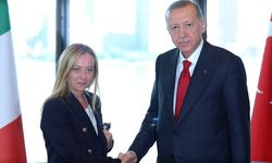 Cumhurbaşkanı Erdoğan’a söz vermişti, Meloni, sigarayı bıraktı