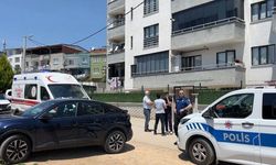Eşini çocuğunun yanında defalarca bıçaklayarak öldürdü