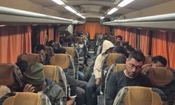 36 düzensiz göçmen ve 1 göçmen kaçakçısı yakalandı