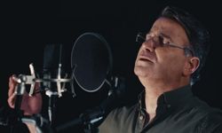 İki dil, tek yürek: Hasan Peköz’den “Tez Gel” ile yeni bir müzikal yolculuk