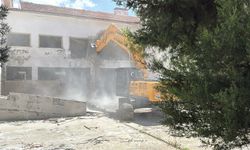 Menteşe'de 72 yıldır hizmet veren bina yıkılıyor