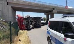 Damperi açılan kamyon köprüye çarptı: 1 ölü