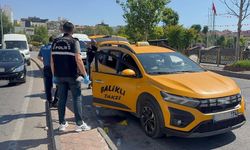 Taksi durağı önünde bıçaklı kavga: 6 yaralı