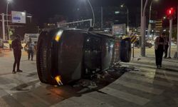 Otomobille çarpışan SUV yan yattı: 11 yaralı