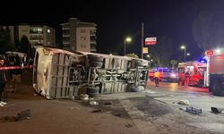 Servis otobüsü ile otomobil çarpıştı: 4 yaralı