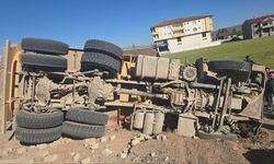 Yolcu minibüsü ile kamyonun çarpıştı: 3 ölü, 2 yaralı