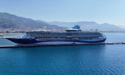 Lüks kruvaziyer bin 749 turist getirdi