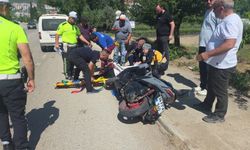 Yol kenarında duran motosiklete araç çarptı: 1 yaralı
