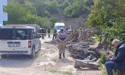 Eşini odunla döverek öldürdü