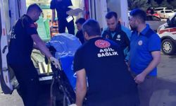 Kızını rahatsız eden gencin kulağını kesti: 1'i polis 2 yaralı