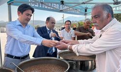 Seydikemer’de protokol ve vatandaşlar aşure ikramında buluştu