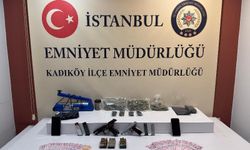 "Dur" ihtarına uymayan şüphelilerden çok miktarda uyuşturucu madde ve ruhsatsız silah çıktı