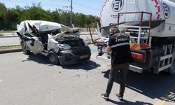 Su tankerine çarpan aracın sürücüsü ağır yaralandı