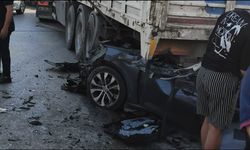 Tıra adeta ok gibi saplandı 1 ölü
