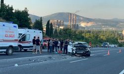 Yatağan'da tıra çarpan otomobil hurdaya döndü: 2 yaralı