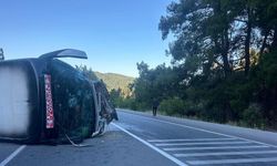 Otobüs ile otomobilin çarpıştığı kazada 1 kişi öldü, 12 kişi yaralandı