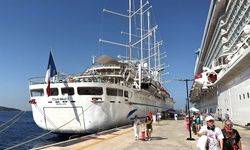Bodrum'a iki kruvaziyerle 2 bin 988 turist geldi