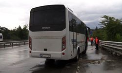 Kontrolden çıkan servis aracı kaza yaptı: 3 yaralı