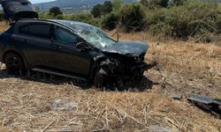 Hatalı sollama yapan araç yüzünden tarlaya uçtu