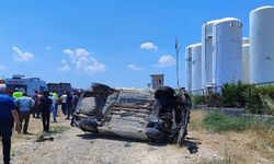 Takla atan otomobilde yaralanan çocuk hayata tutunamadı