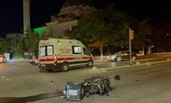Otomobille motosiklet çarpıştı: 1 ağır yaralı