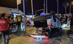 Kavşakta çarpışan otomobil devrildi: 1 yaralı