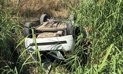 Fethiye-Burdur yolunda kanala devrilen otomobildeki 2 kişi yaralandı