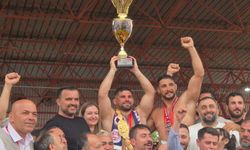 Başpehlivan Erkan Taş, altın kemerini taktı