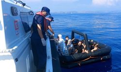 Yunan sahil güvenlik 3’ü çocuk 8 düzensiz göçmeni Türk karasularına geri itti