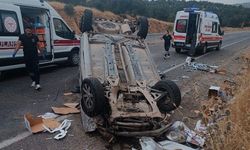 Hafif ticari araç karşı şeride geçti: 4 yaralı