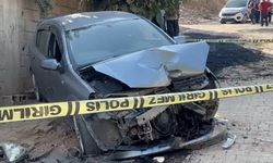 Yokuş aşağı inen otomobil iş makinesine çarptı: 1 ölü