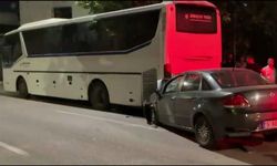 Alkollü sürücü önce duvara sonra otobüse çarptı: 2 ağır yaralı
