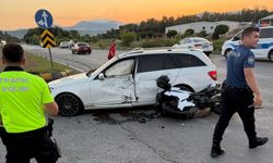 Otomobille motosiklet çarpıştı: Bir kişi hayatını kaybetti